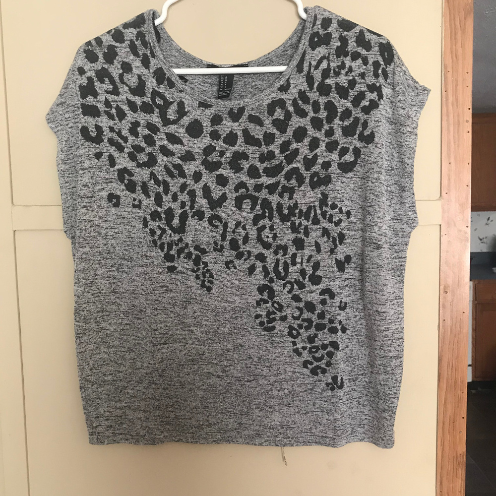 Forever 21 grey cheetah print blouse